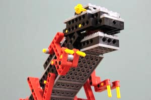 モーターは1つだけなのにいろんな部分が動くんだ！